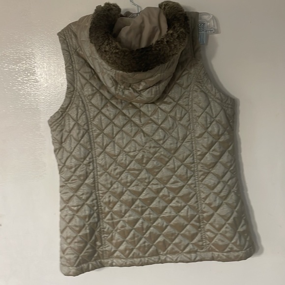 The Outback Trading CO, quilted hooded vest - Picture 5 of 11